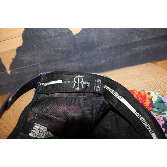 Robin Ruth Floral designed New York Empire State Building hat - Picture 9 of 10